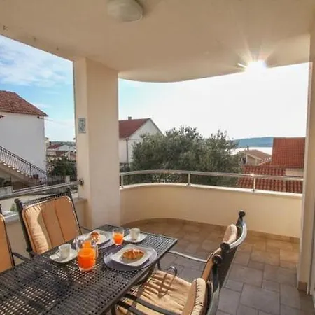 In Okrug Gornji With Terrace, Air Conditioning, Wifi, Washing Machine 5051-1