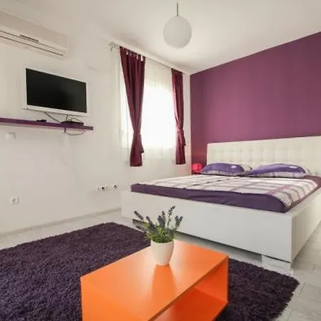 In Okrug Gornji With Terrace, Air Conditioning, Wifi, Washing Machine 5051-1 Apartament