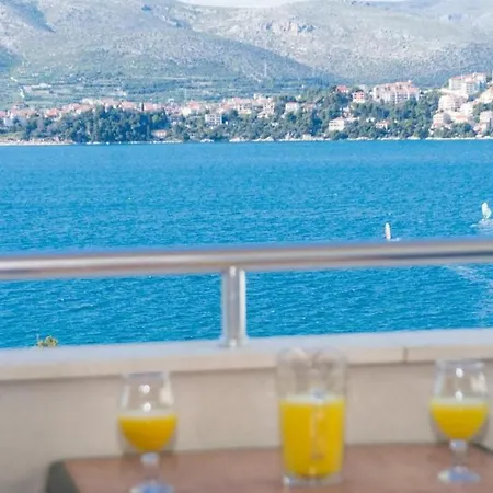 In Okrug Gornji With Terrace, Air Conditioning, Wifi, Washing Machine 5051-1