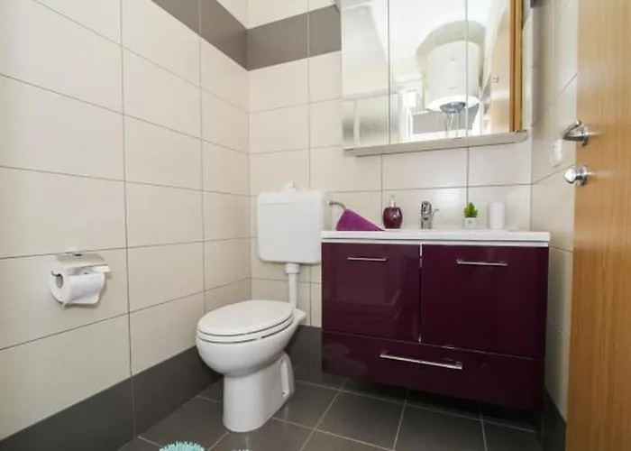 In Okrug Gornji With Terrace, Air Conditioning, Wifi, Washing Machine 5051-1 公寓 特罗吉尔