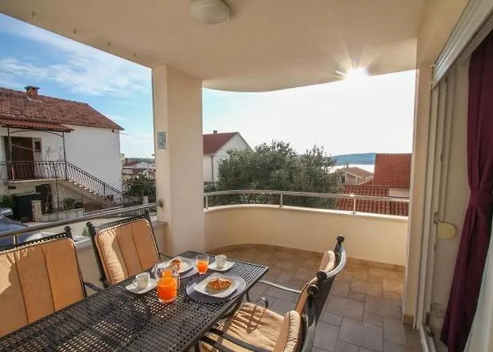 In Okrug Gornji With Terrace, Air Conditioning, Wifi, Washing Machine 5051-1