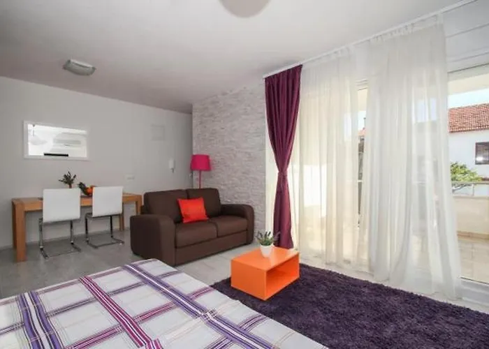 Appartement In Okrug Gornji With Terrace, Air Conditioning, Wifi, Washing Machine 5051-1 Trogir