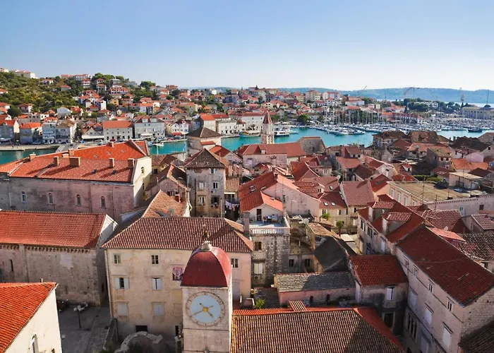 In Okrug Gornji With Terrace, Air Conditioning, Wifi, Washing Machine 5051-1 Appartement Trogir