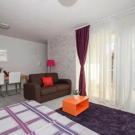 公寓 In Okrug Gornji With Terrace, Air Conditioning, Wifi, Washing Machine 5051-1 特罗吉尔