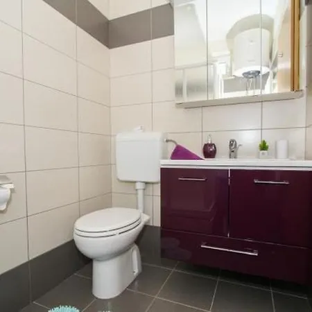 In Okrug Gornji With Terrace, Air Conditioning, Wifi, Washing Machine 5051-1 公寓 特罗吉尔